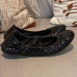 Black leather Tory Burch flats